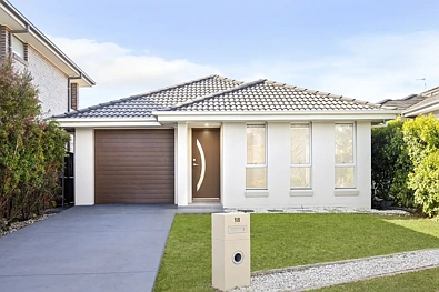 Schofields 4બેડરૂમ Expansive and very well designed family home on 420 sqm approx. - Walking distance to Schofields Train Station!
