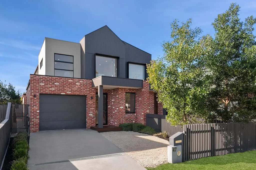 Dromana 4 Slaapkamer Effortless coastal luxury, just steps from the foreshore.