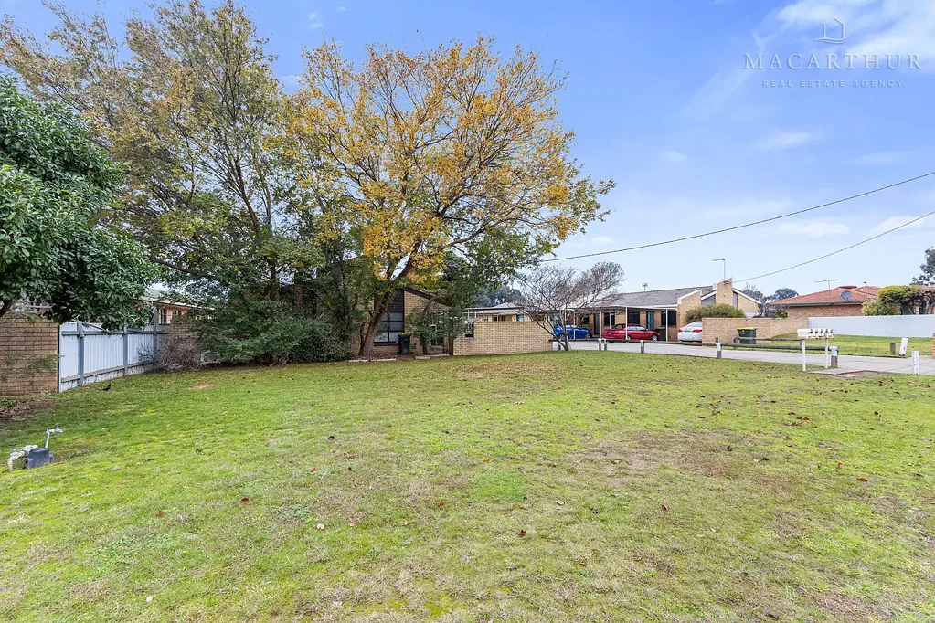 Tidy Two-Bedroom Unit in a Great Location