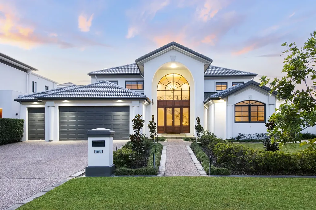 Hope Island 5房  Grand North-Facing Waterfront Estate in One of Hope Island’s Most Exclusive Streets