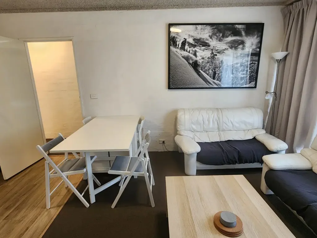 $350/Week - 7/13 Kirwan Close SUMMER LEASE