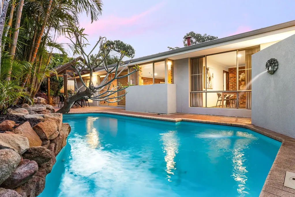 North Lake 4房  Spacious Family Living with Pool