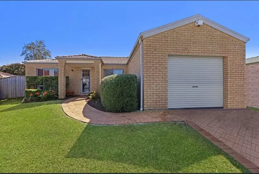 Three Bedroom Home In Bateau Bay