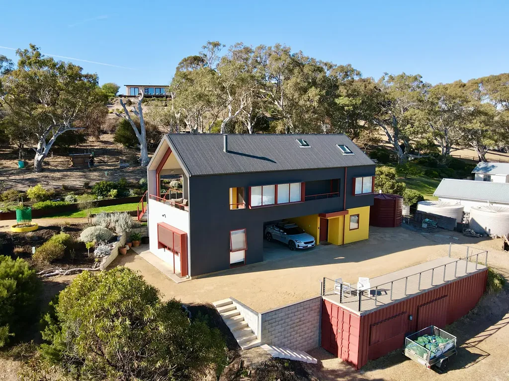 Normanville 4房  Seaside dreams are a reality in this ready made beach house.
