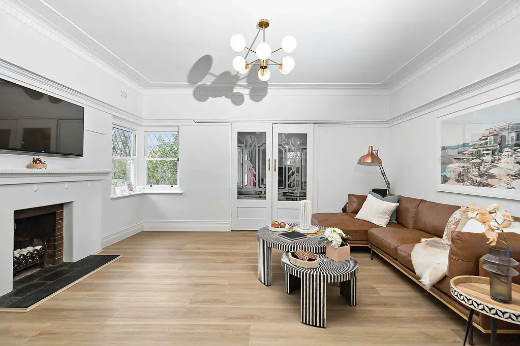 Spacious Four-Bedroom Art Deco Family Home with Expansive Patio!