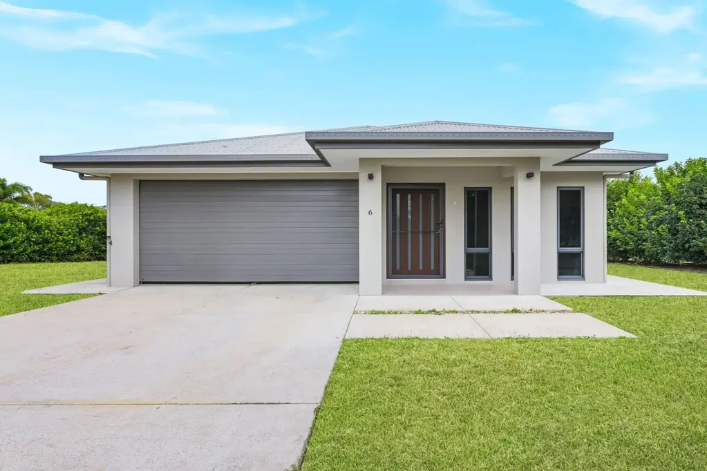 Mareeba 4Phòng ngủ Spacious Acreage-Style Living with Exceptional Shed Space