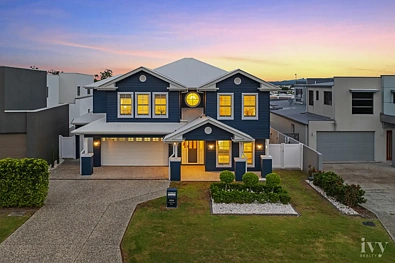 Hope Island 5 Slaapkamer Refined Hampton-Inspired Living in Exclusive Sanctuary Cove