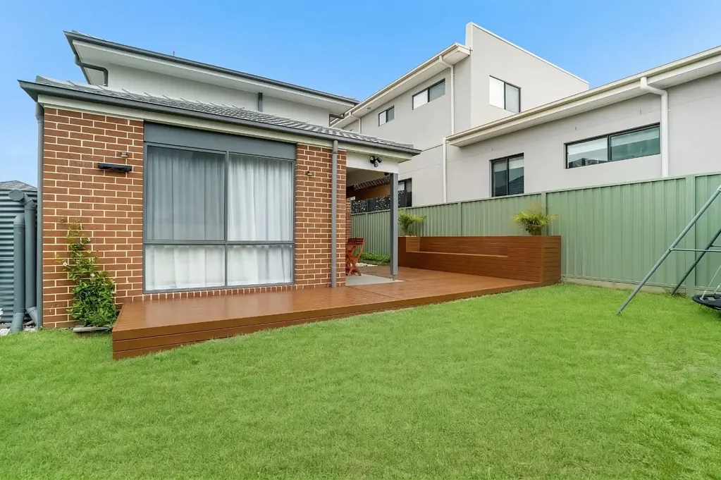 Schofields 4 Slaapkamer Upgraded, Metricon Built family home within 10 minute walk to Schofields Public School!