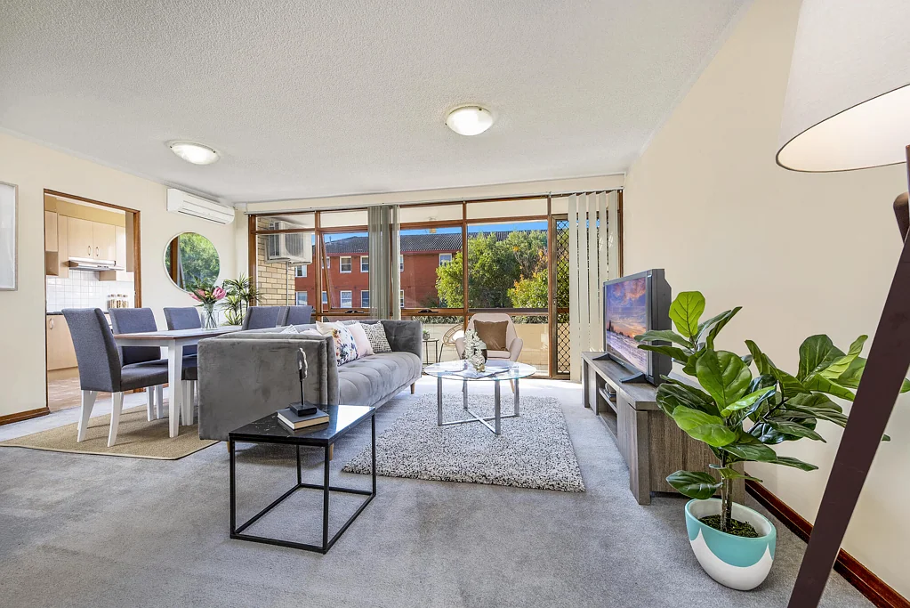 Spacious 3 Bedroom Apartment in Prime Ashfield Location