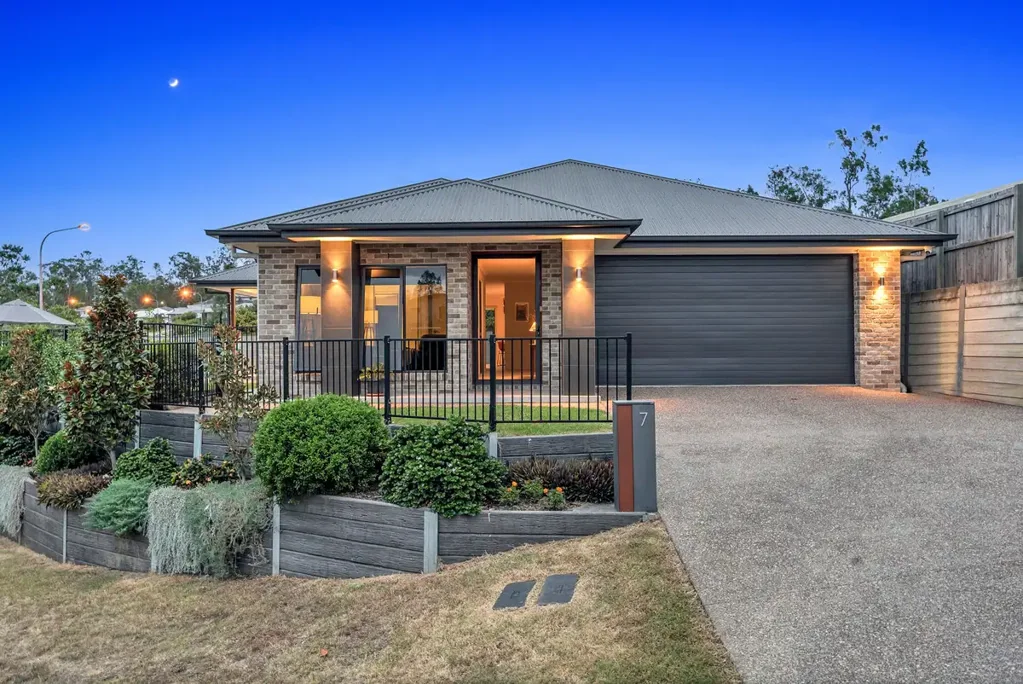 7 Pelling Place, Deebing Heights, QLD 4306
