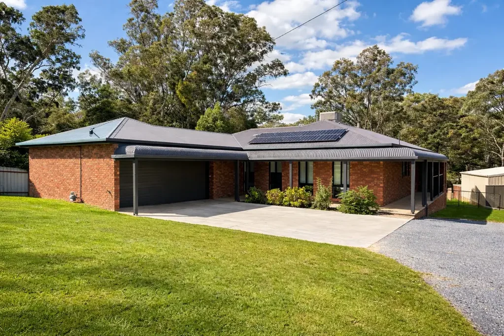 Corowa 4房  Riverside Luxury with a Bold, Modern Edge
