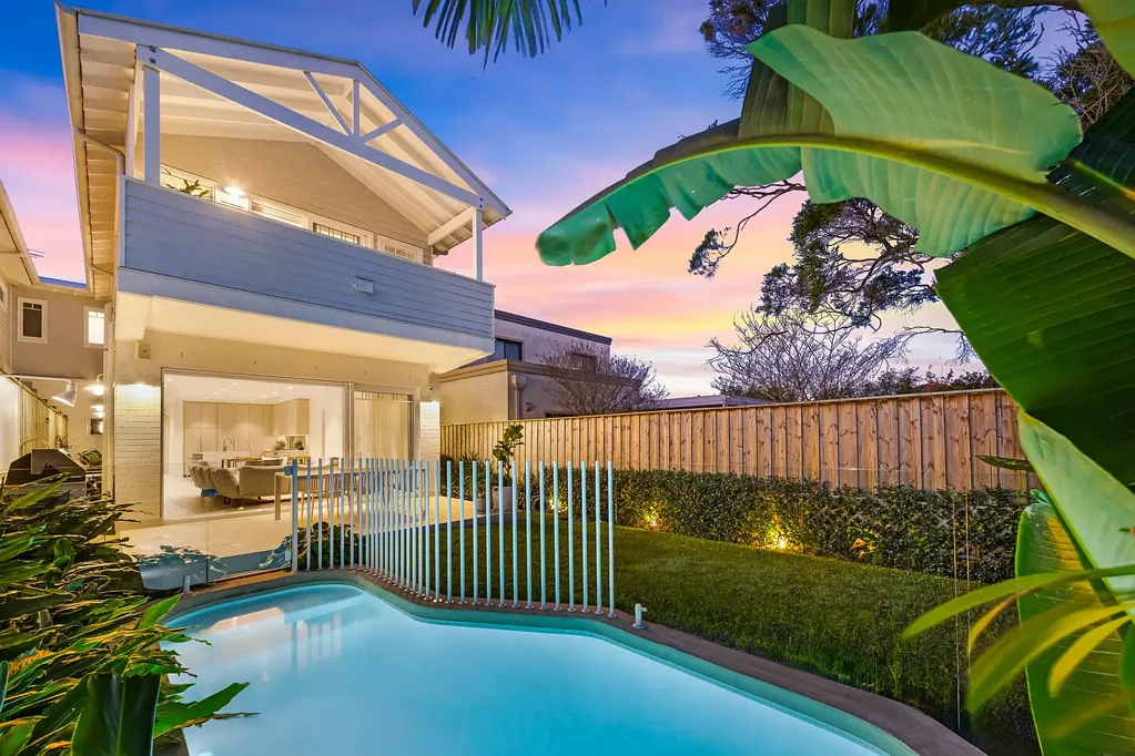 South Coogee 5બેડરૂમ Elevated Coastal Living in a Grand Hamptons-Inspired Family Home