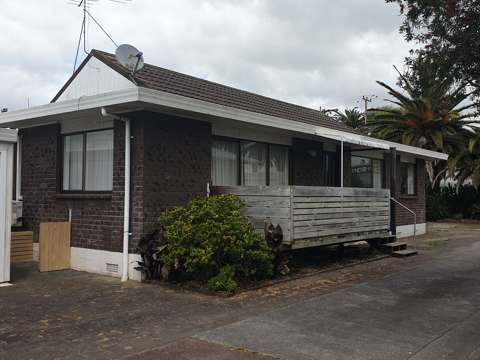 Parakai Rental - 2 Beds plus 2nd Lounge