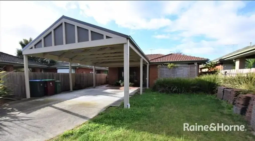 3-bedroom house in Narre Warren South!