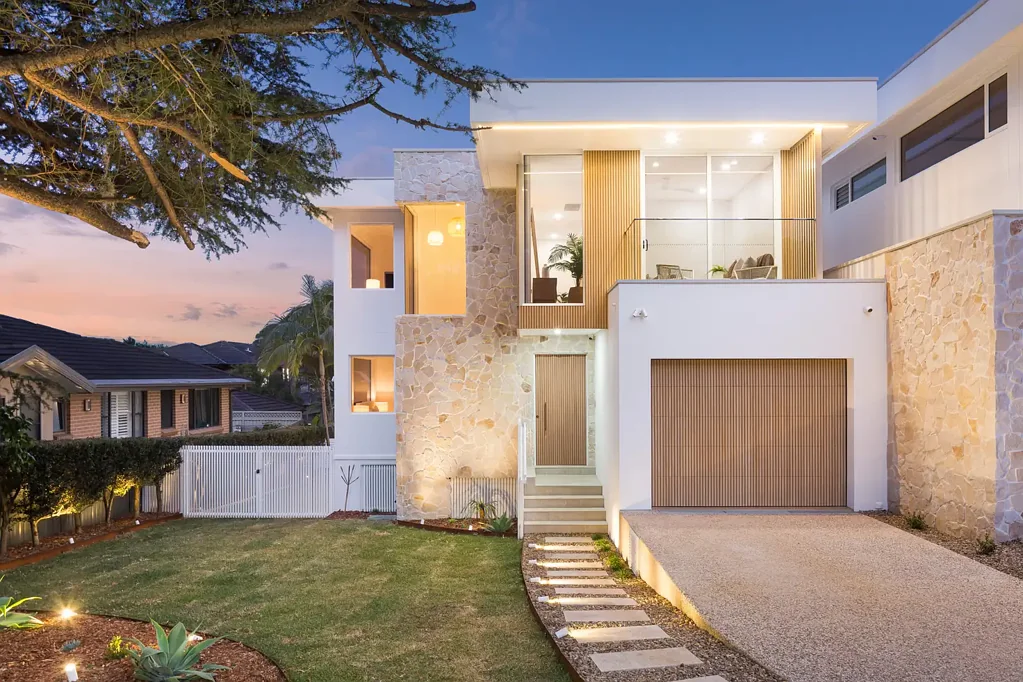 Caringbah South 4ਬੈੱਡਰੂਮ LUXURIOUS COASTAL RETREAT - TORRENS TITLE