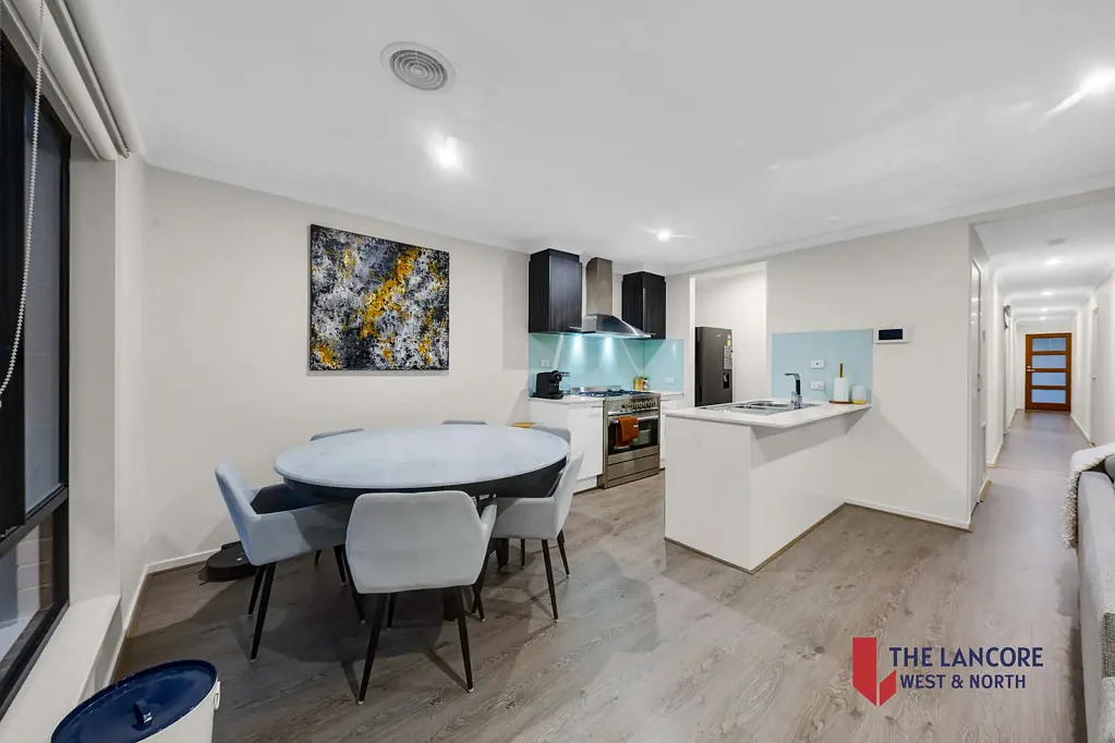 South Morang 3房 Lakes Boulevard精装3卧2卫 开放式厨房 低维护后院 步行至名校&商圈 高速网络 快捷交通 Modern Comfort Meets Ultimate Convenience