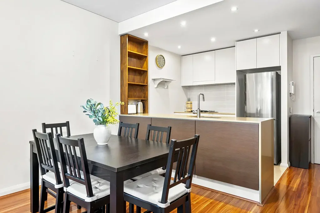 Furnished| Floorboards | Views