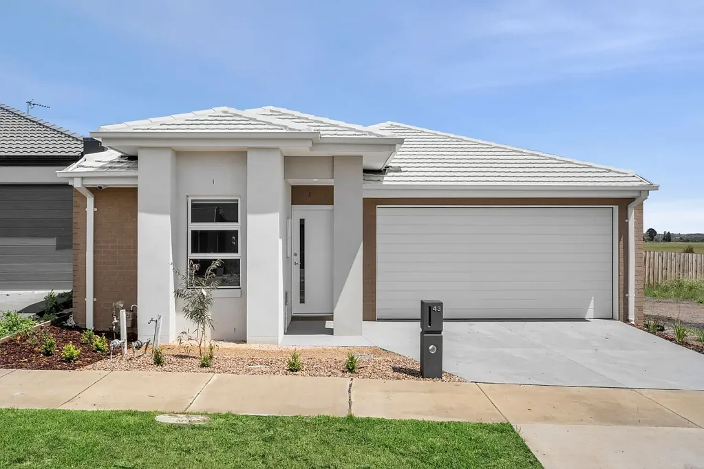 43 Mollyan Avenue, Charlemont, VIC 3217