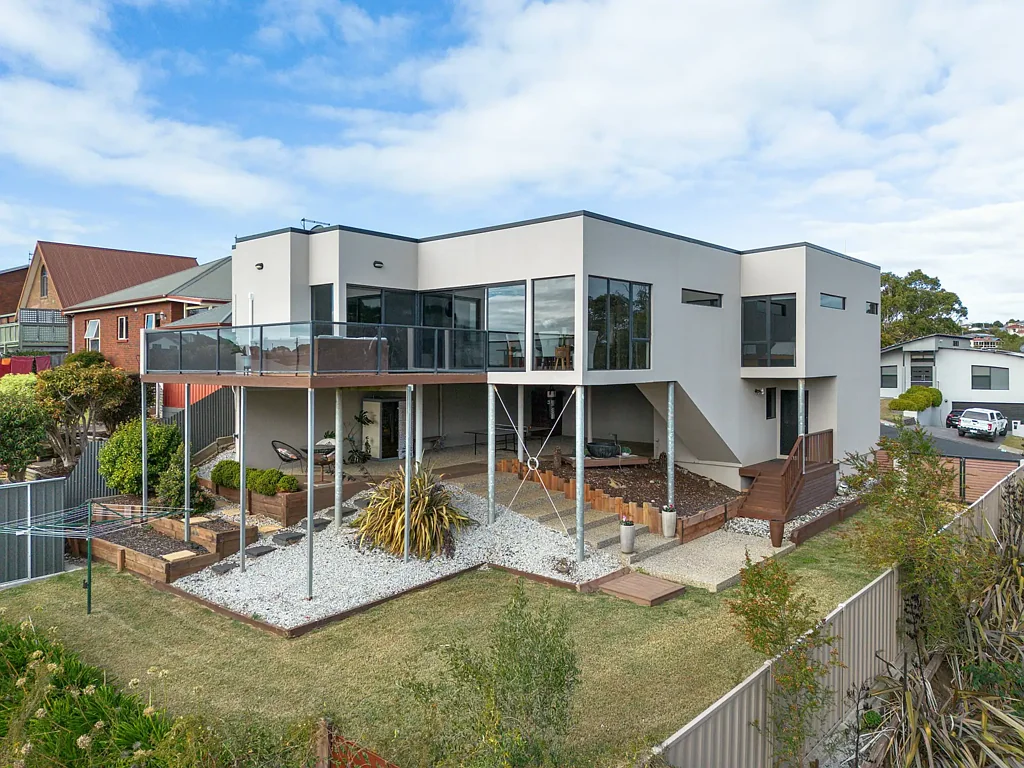 Devonport 3 Bedroom Park Yourself in Parker