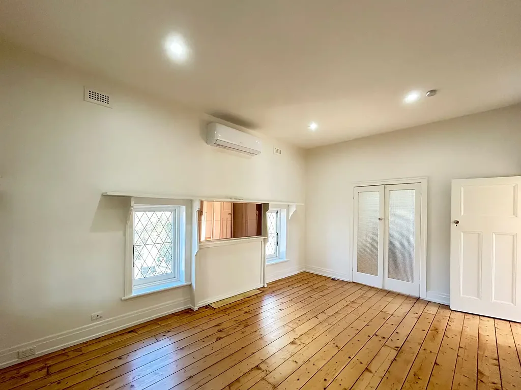 LIGHT FILLED REFURBISHED TWO BEDROOM ART DECO DUPLEX