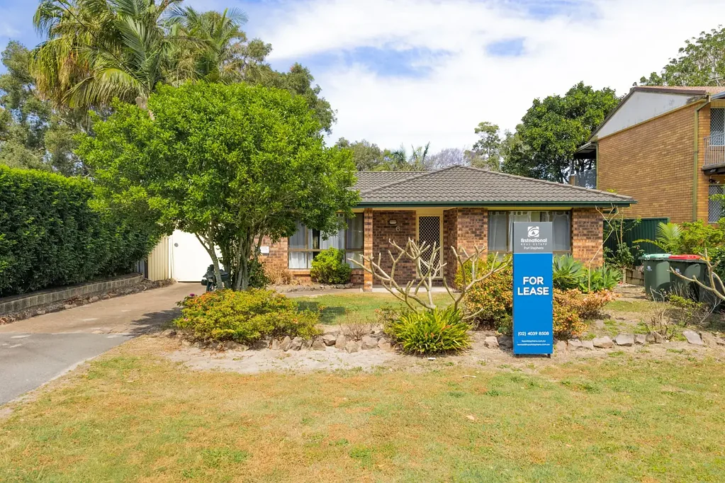 Airconditioned 3 Bedroom family sized home with huge back yard