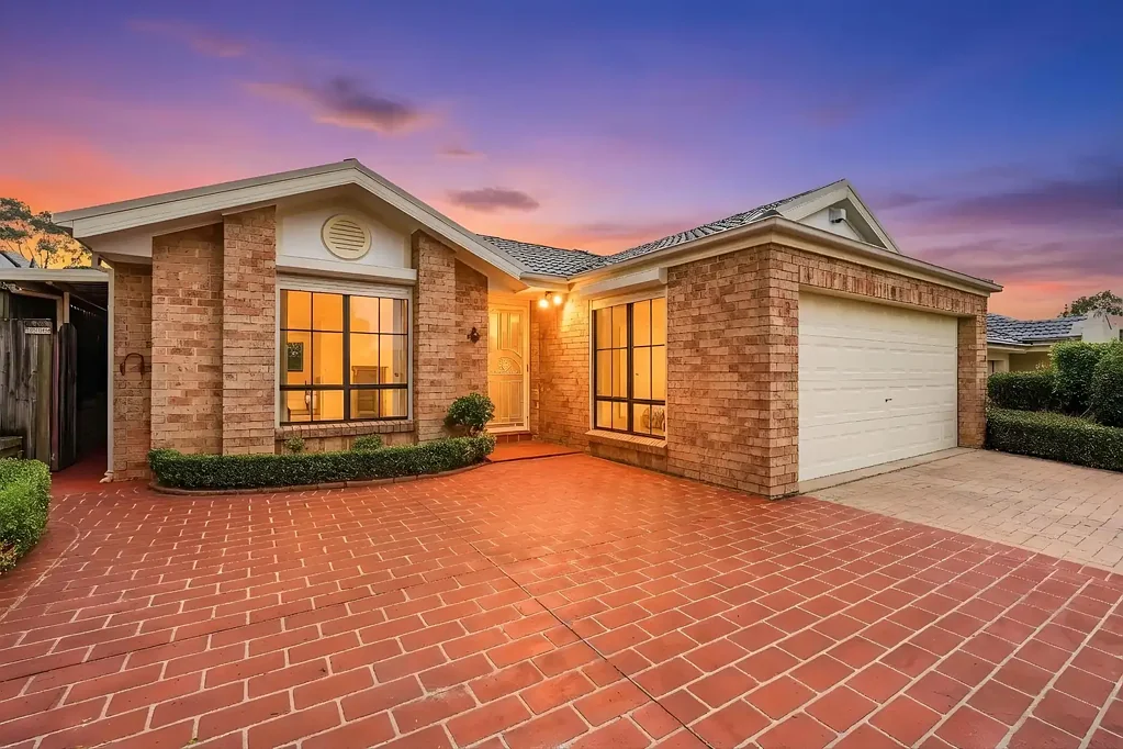 Quakers Hill 4房 Quakers Hill近校 4卧带套 气派客厅 开放厨房 阳光房 露台双车位 A Character Home | Quakers Hill Public catchment