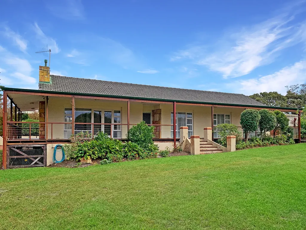 IMPRESSIVE FAMILY HOME IN SOUGHT AFTER MIRA MAR!!