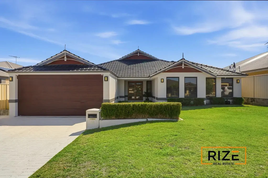 Banksia Grove 4Zimmer Big, Bold & Built for Space – An Impressive Family Residence!