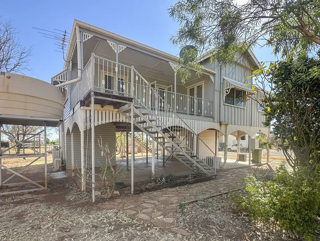 Cloncurry 4ਬੈੱਡਰੂਮ 28 Payne Street – A Queenslander Dream on Over an Acre!