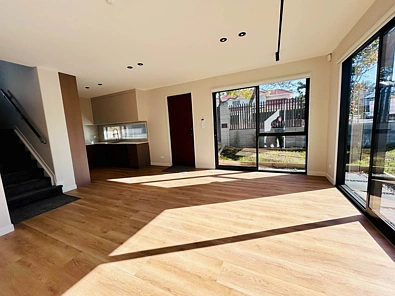 Two Brand new builds in Remuera - Perfect Loca...