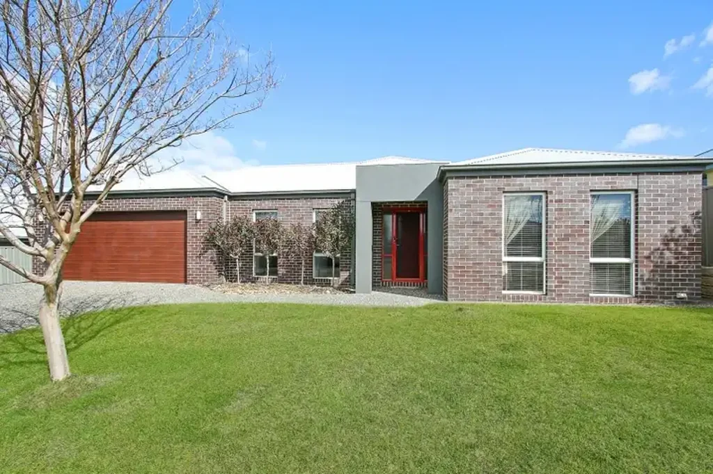 Spacious Family Living with Pool in Mitchell Park Estate