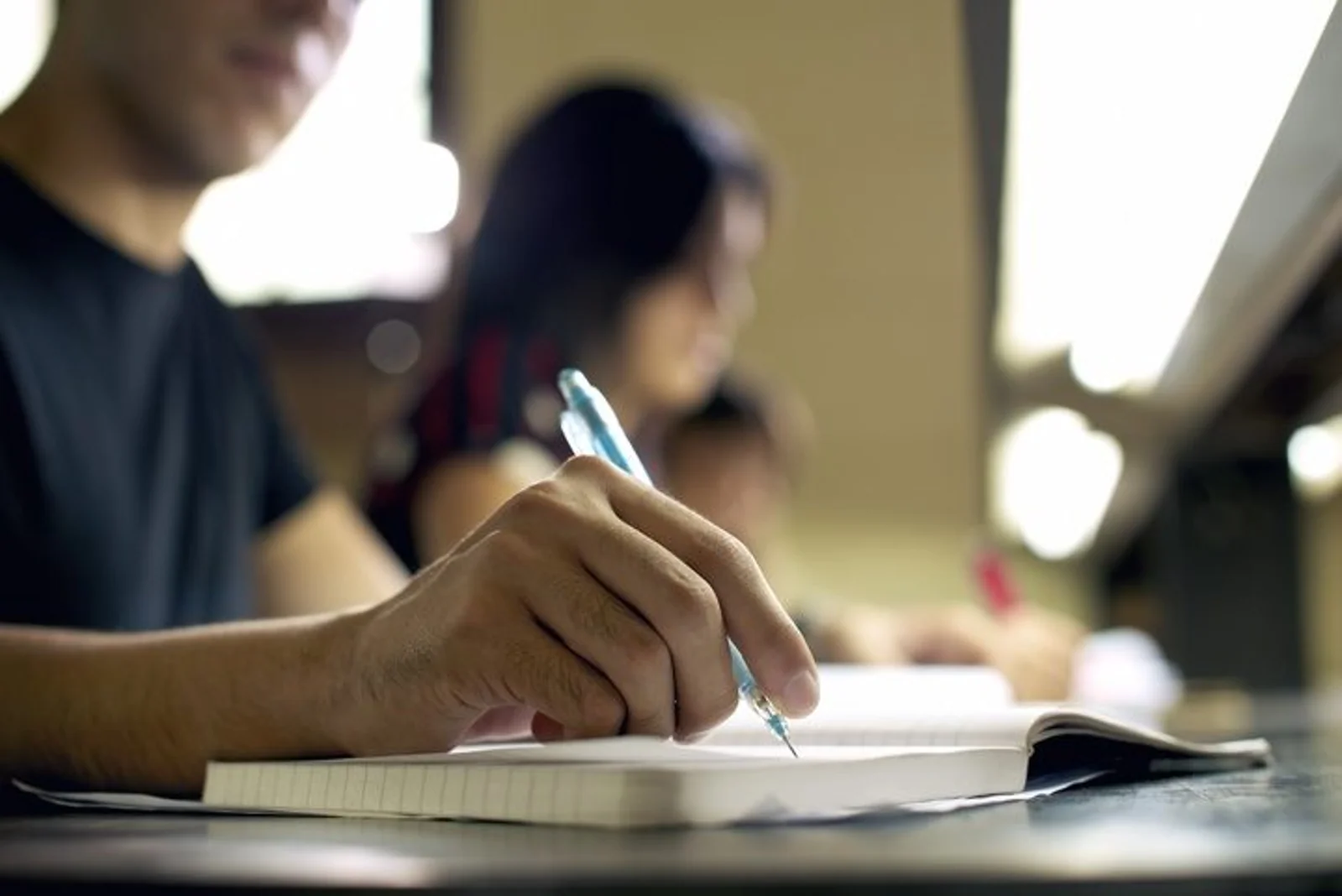 收紧毕业生工签只是开始？新西兰下一步或将限制海外学生在读时的工作权利？