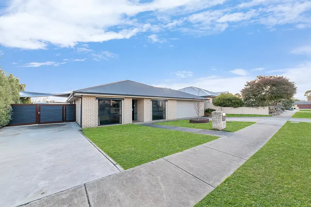 Hamilton 4 Bedroom SPACIOUS HOME & QUALITY LOCATION