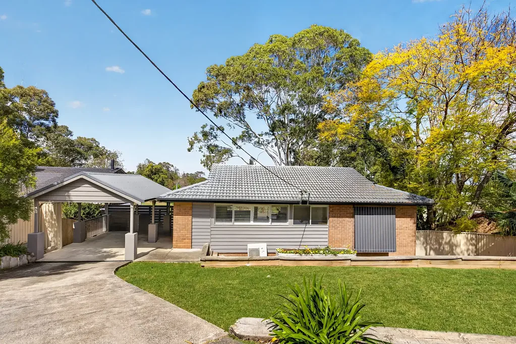 North Richmond 5બેડરૂમ Expansive Five-Bedroom Family Home with Parkland Outlook