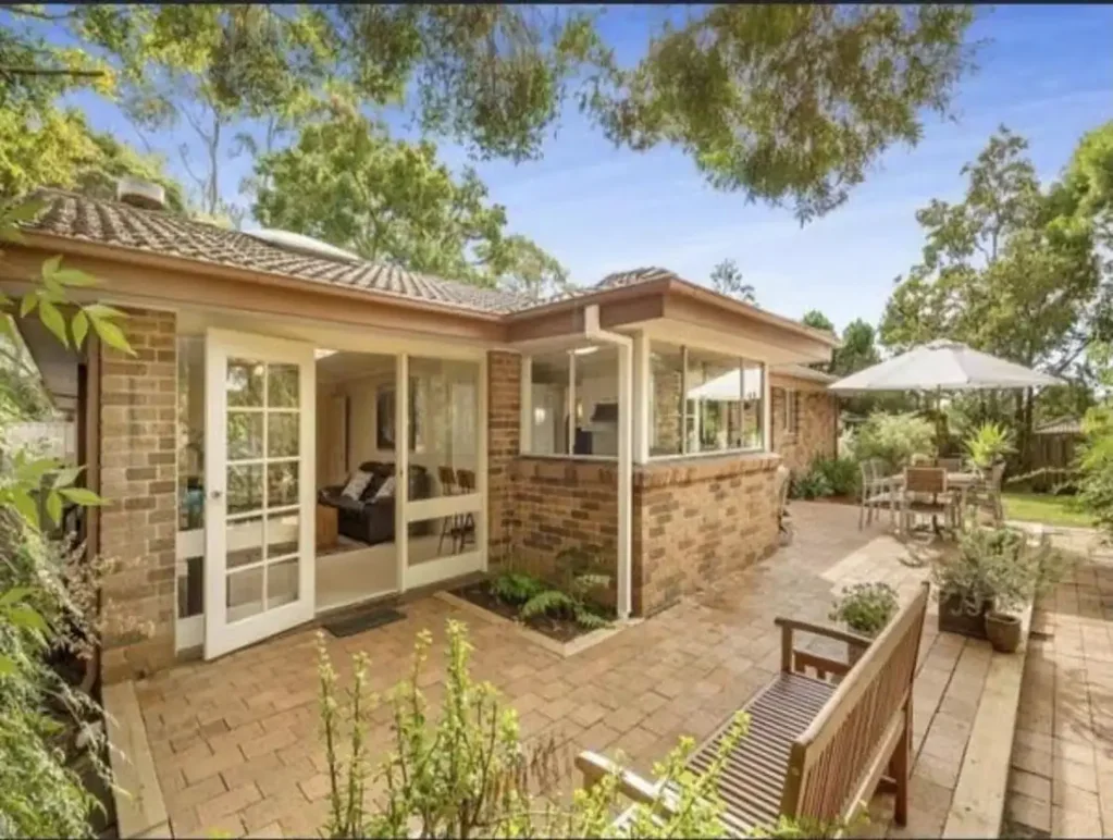 SINGLE LEVEL FAMILY HAVEN!