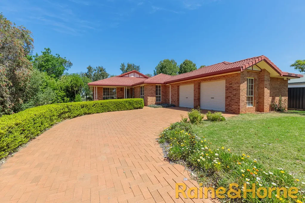 Dubbo 4कमरा Tranquil Golf Course Living on Spacious 1,116sqm Block