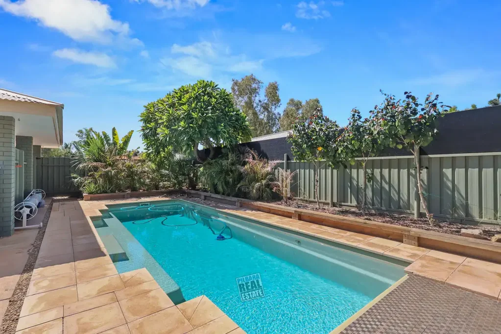 Pegs Creek 3房  Stylish Living + Stunning Pool