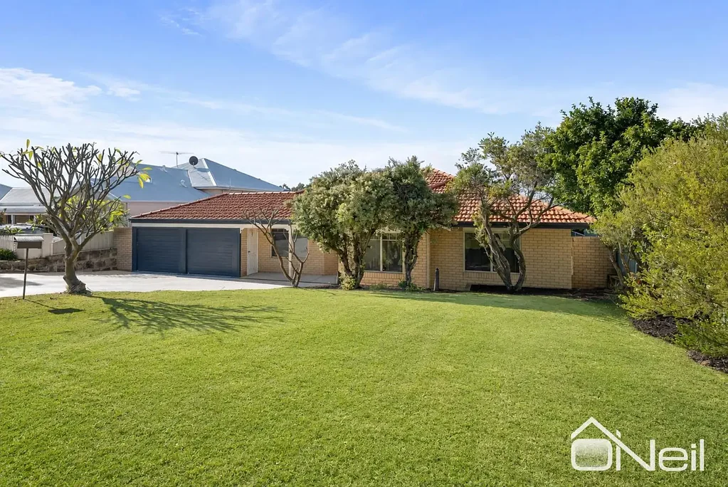 Canning Vale 4 Slaapkamer A BIG BLOCK AND A GREAT 4x2 HOME!