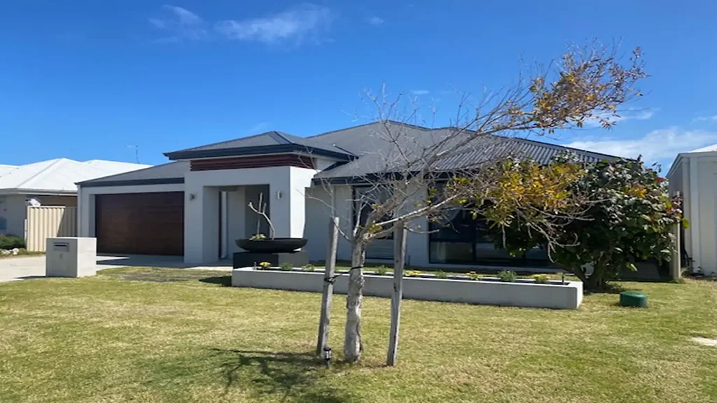 LOVELY MODERN FAMILY HOME