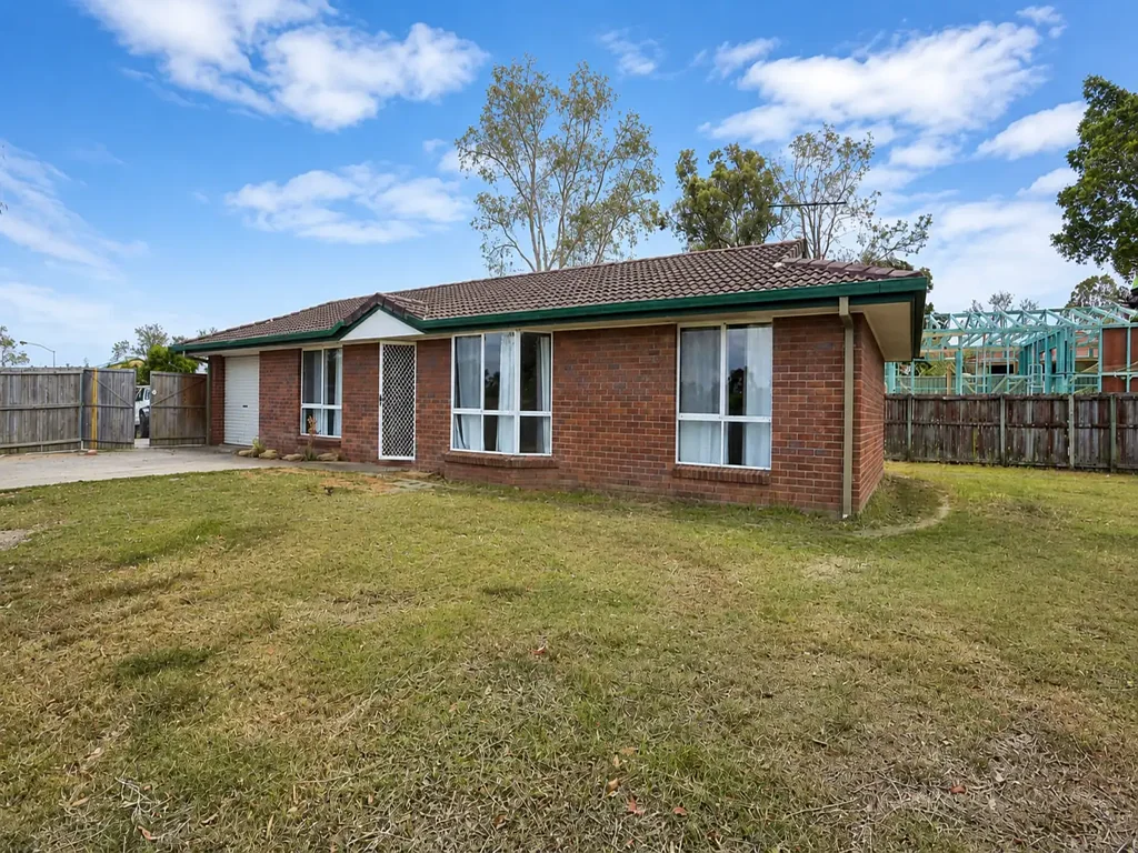Loganlea 3房 低维护生活。明智投资。无限潜力。 Low-Maintenance Living. Smart Investment. Endless Potential