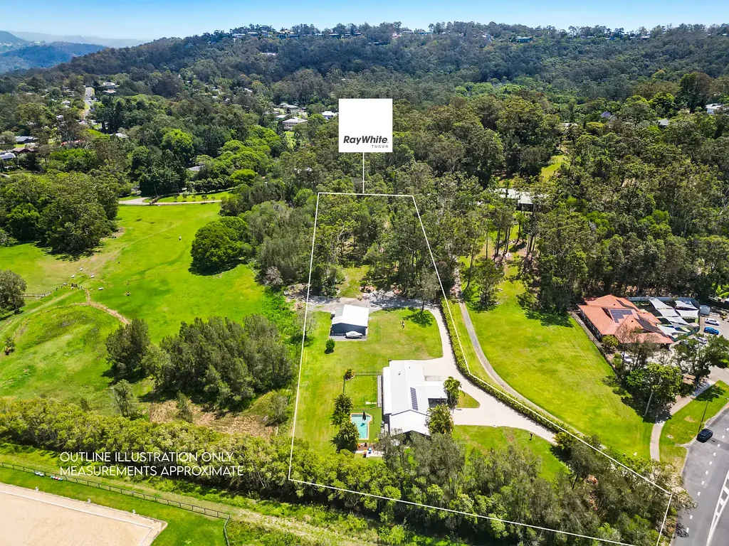 Currumbin Waters 4બેડરૂમ Useable Acreage, Close to the Beach