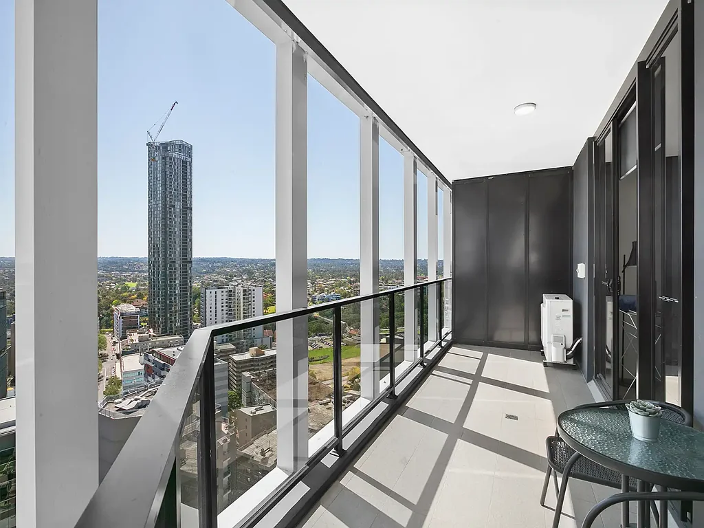 Parramatta 2 Bedroom Modern Sunny Apartment with View in Great Location