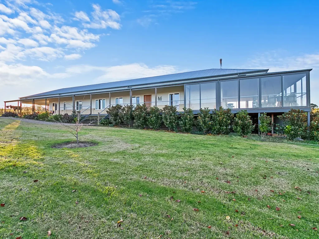 Wy Yung 4 Bedroom NO EXPENSE SPARED - LUXURY LIVING ON ORRS