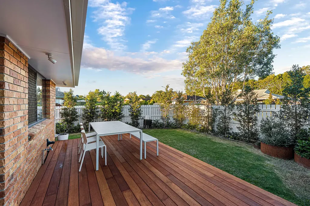Burleigh Waters 2ห้องนอน Fully Renovated Duplex in a Prime Burleigh Waters Location