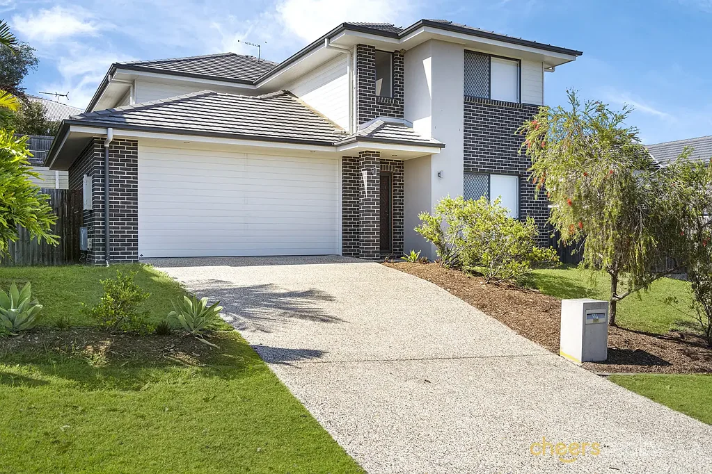 Beautiful two storey home in Springfield Lakes