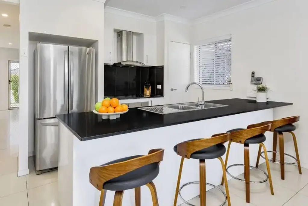 Ningi 3Habitaciones LIGHT, FRESH, AND EASY CARE LIVING - DELIGHTFUL ONE OWNER HOME