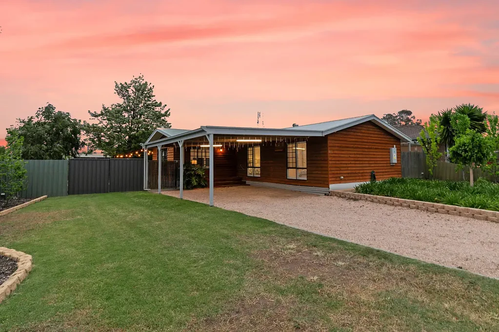 Moonta Bay 4બેડરૂમ RELAXED COASTAL LIVING IN SOUGHT-AFTER MOONTA BAY
