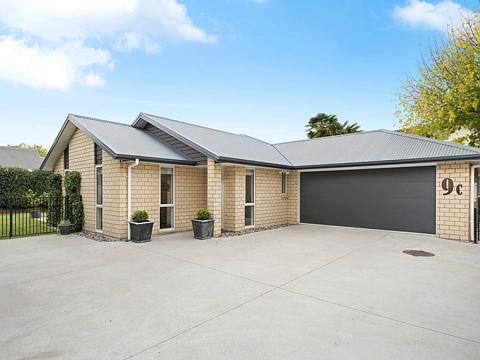 Cambridge 4房  Easy Living in a Private Setting