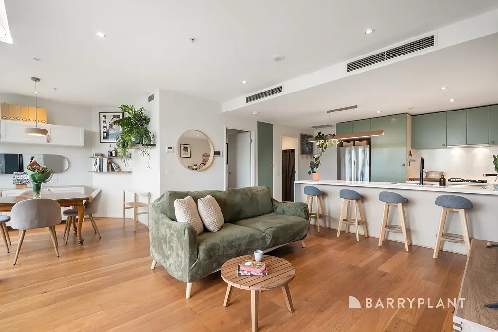 Docklands 2침실 Fully Renovated!  Practical. Picturesque. Perfect.  
Expression of Interest by Wednesday the 15th of October 2025. 4pm Unless Sold prior