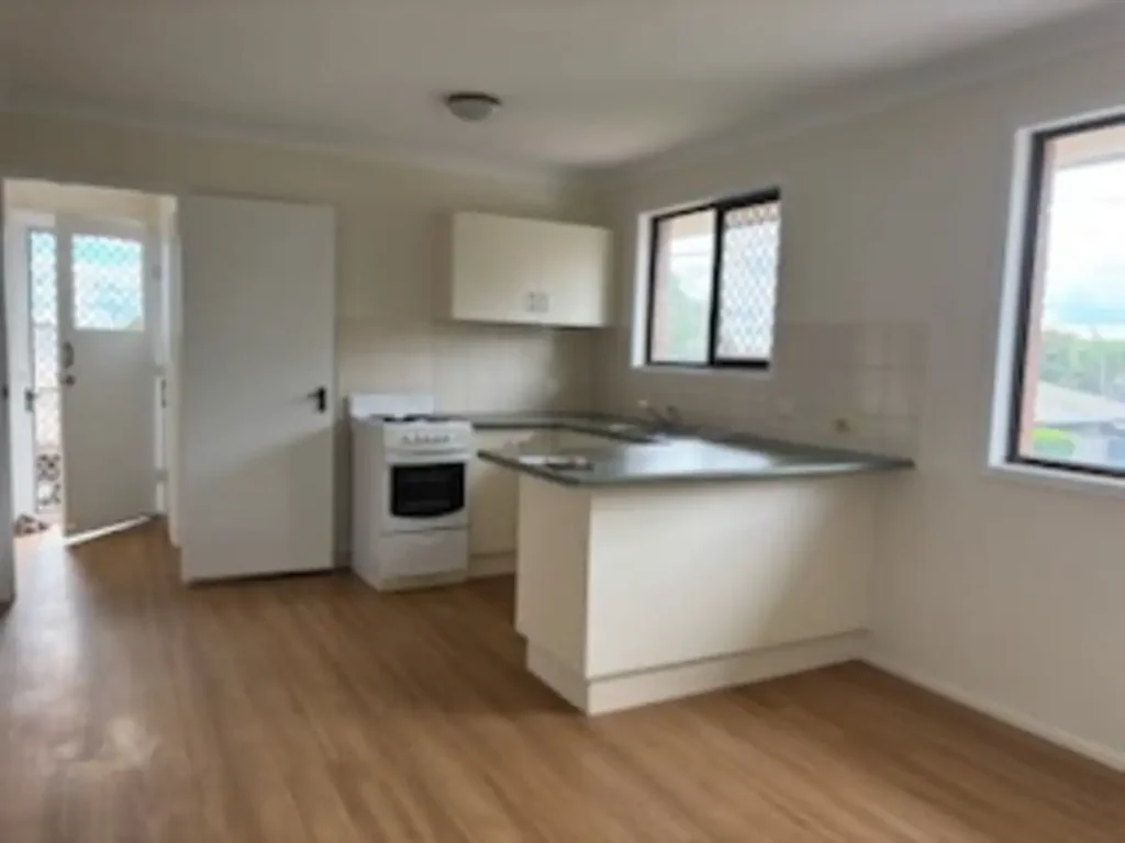 Beautifully Renovated Upstairs Unit – A Must-See!